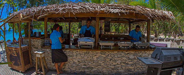 Restaurant - Barefoot Manta Island - Fiji Dive Resorts