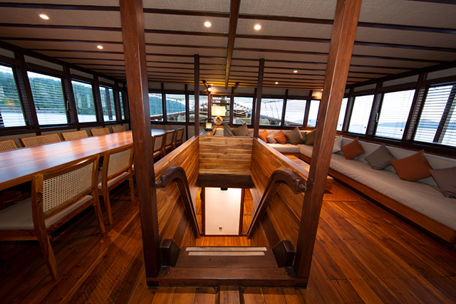 Indoor restaurant - Coralia Dua - Indonesia Liveaboard
