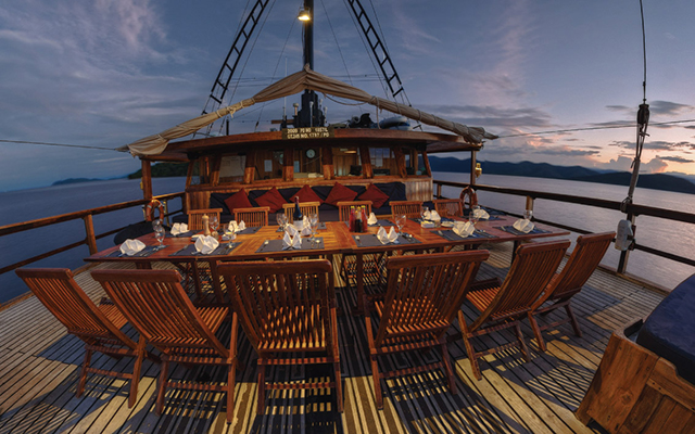 Sun deck - MY Damai 1 - Indonesia Liveaboard