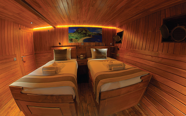 Twin beds - Standard Cabin - MY Damai 1 - Indonesia Liveaboard