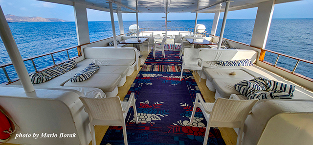 Upper deck leisure area - M/Y Felicidad II - Djibouti Live Aboards - Dive Discovery