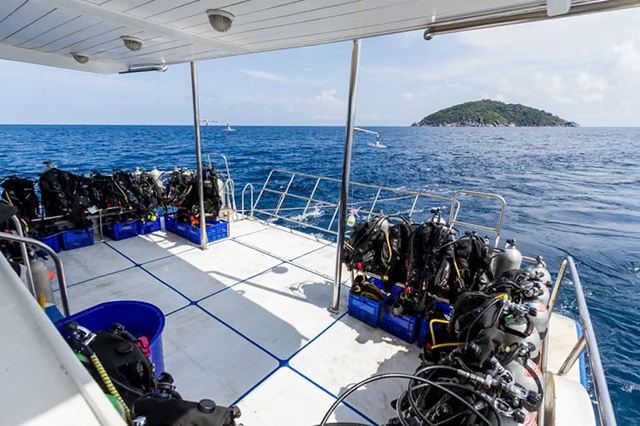 Dive deck - MV Pawara - Thailand Liveaboards - Dive Discovery Thailand