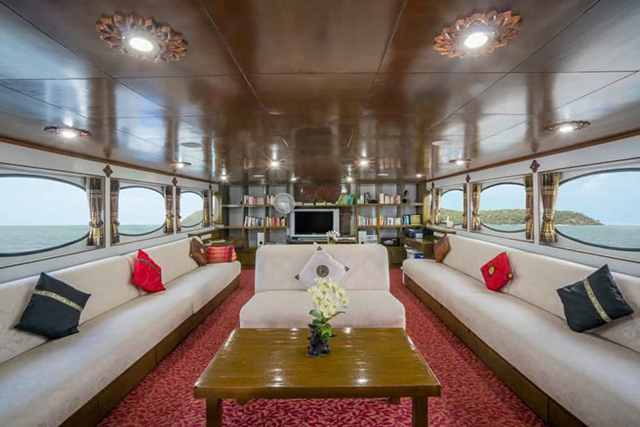 Salon - MV Pawara - Thailand Liveaboards - Dive Discovery Thailand