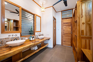 Bathroom - Oceanfront Villa - Murex Manado Resort - Indonesia Dive Resort
