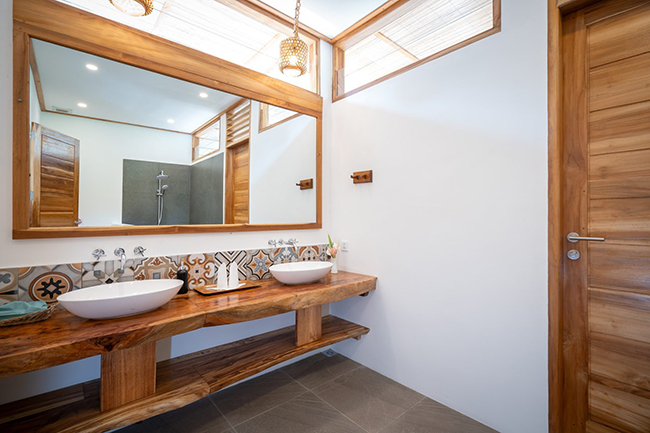 Bathroom - Premium Deluxe Cottage - Murex Manado Resort - Indonesia Dive Resort