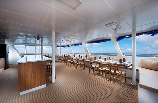 Outdoor dining - White Manta Explorer - Indonesia Liveaboards - Dive Discovery Indonesia