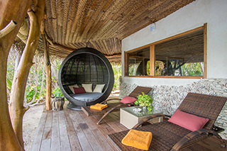 Outdoor living area - Teahupoo - Ninamu Resort, Tikehau