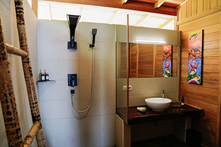 Bathroom - Beach front villa - Sali Bay Resort - Indonesia Dive Resort