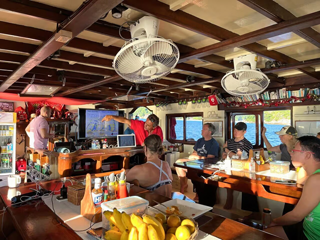 Dive briefing - The Junk - Thailand Liveaboard