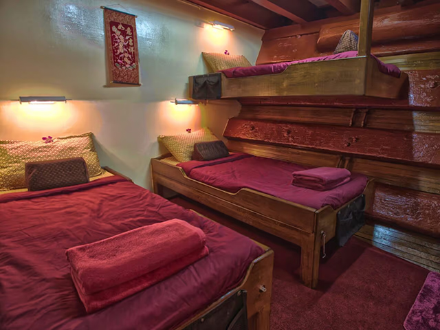 Three-berth cabin - The Junk - Thailand Liveaboard