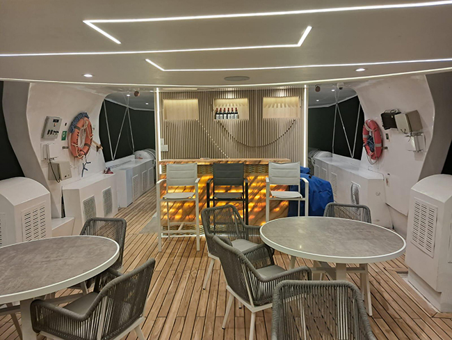 Sundeck Bar - Humboldt Explorer - Galapagos Liveaboard