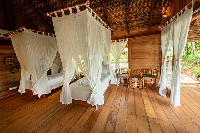 Twin beds - Family Cottage - Metita Beach and Dive Resort - Indonesia Dive Resort
